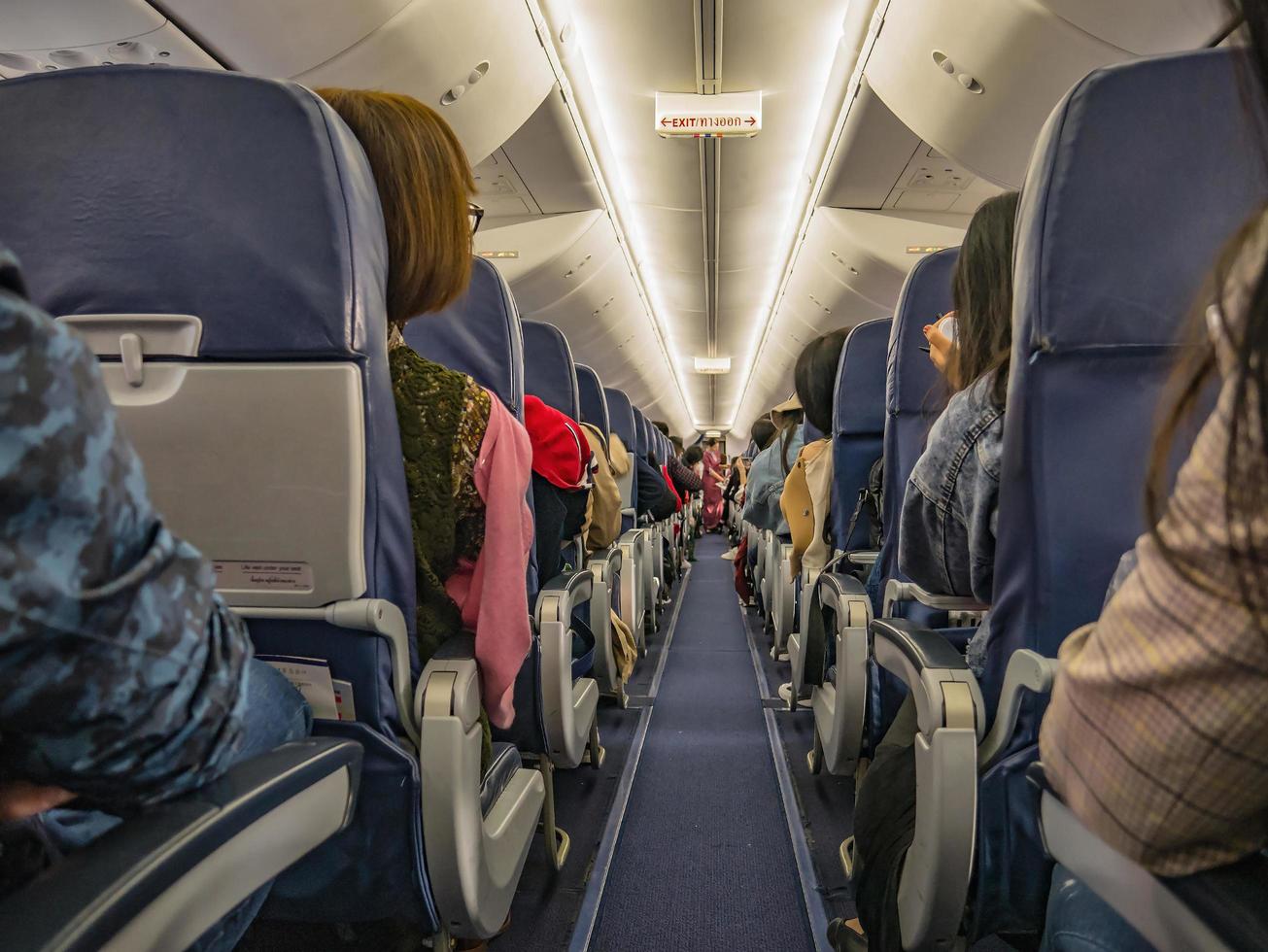 pessoas desconhecidas no avião do aeroporto internacional de changsha para o aeroporto internacional de bangkok don meung. foto