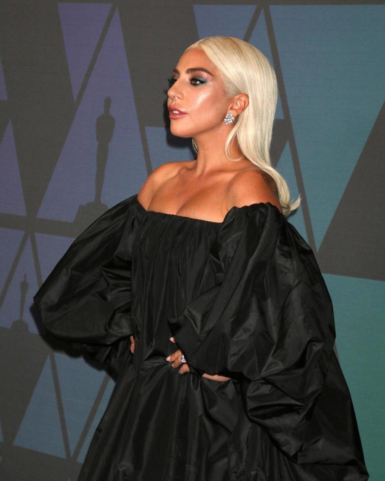 los angeles - 18 de novembro lady gaga no 10º prêmio anual governadores no ray dolby ballroom em 18 de novembro de 2018 em los angeles, ca foto