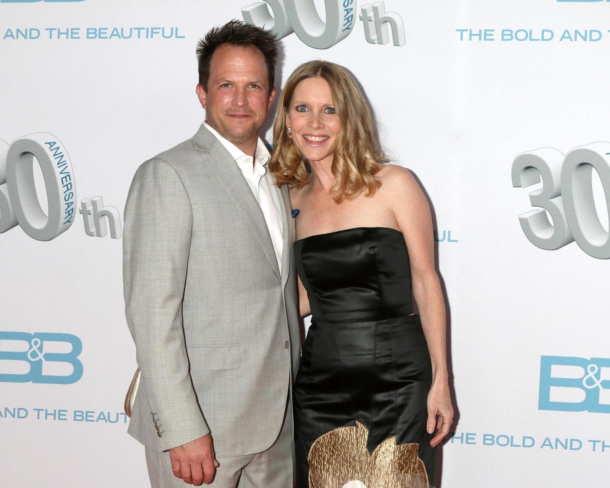 los angeles - 18 de março - scott martin, lauralee bell martin na festa de 30 anos do bold and the beautiful no centro de clifton em 18 de março de 2017 em los angeles, ca foto