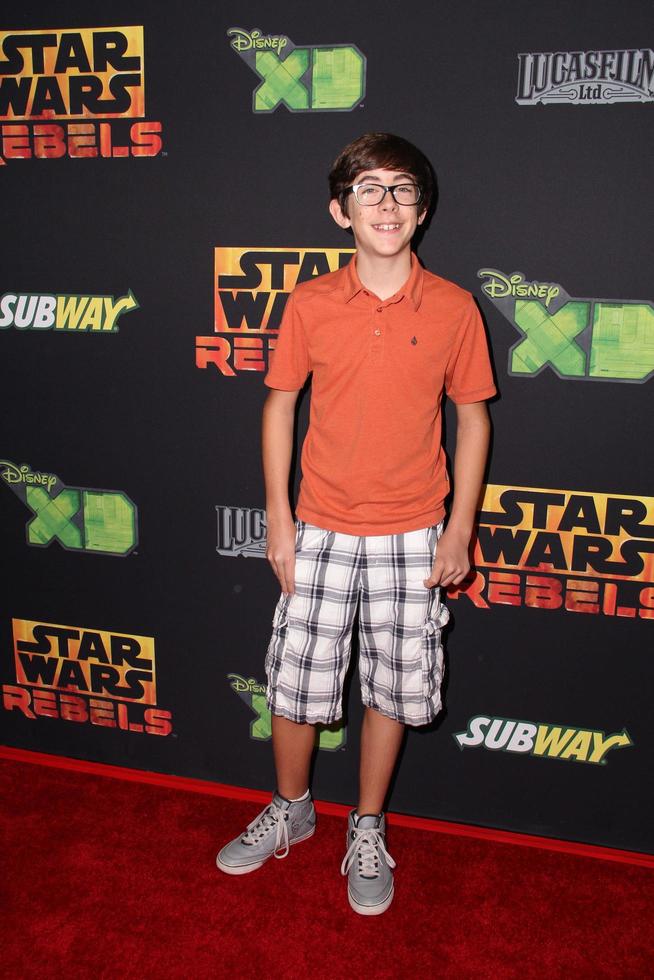 los angeles - 27 de setembro - augie isaac na estréia de star wars rebeldes na amc century city em 27 de setembro de 2014 na cidade do século, ca foto