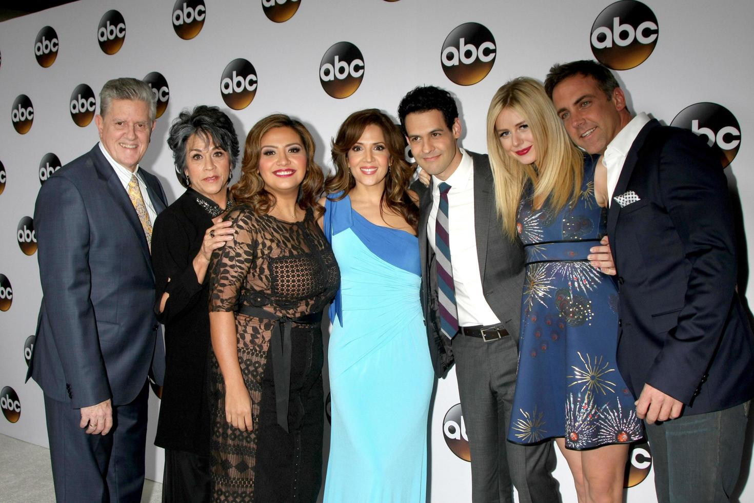 los angeles - 14 de janeiro - marty adelstein, terri hoyos, cristela alonzo, maria canais-barrera, andrew leeds, justine lupe, carlos ponce no abc tca inverno 2015 no hotel langham huntington em 14 de janeiro de 2015 em pasadena, ca foto