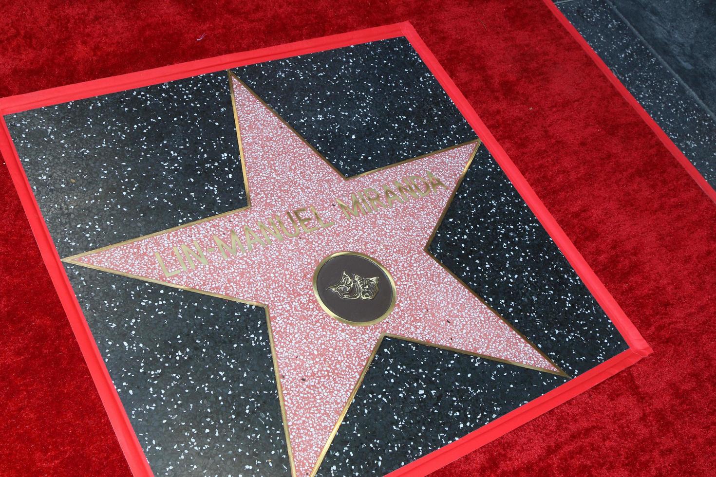 los angeles - 30 de novembro estrela da caminhada da fama de lin-manuel miranda na cerimônia da estrela de lin-manuel miranda na calçada da fama de hollywood em 30 de novembro de 2018 em los angeles, ca foto