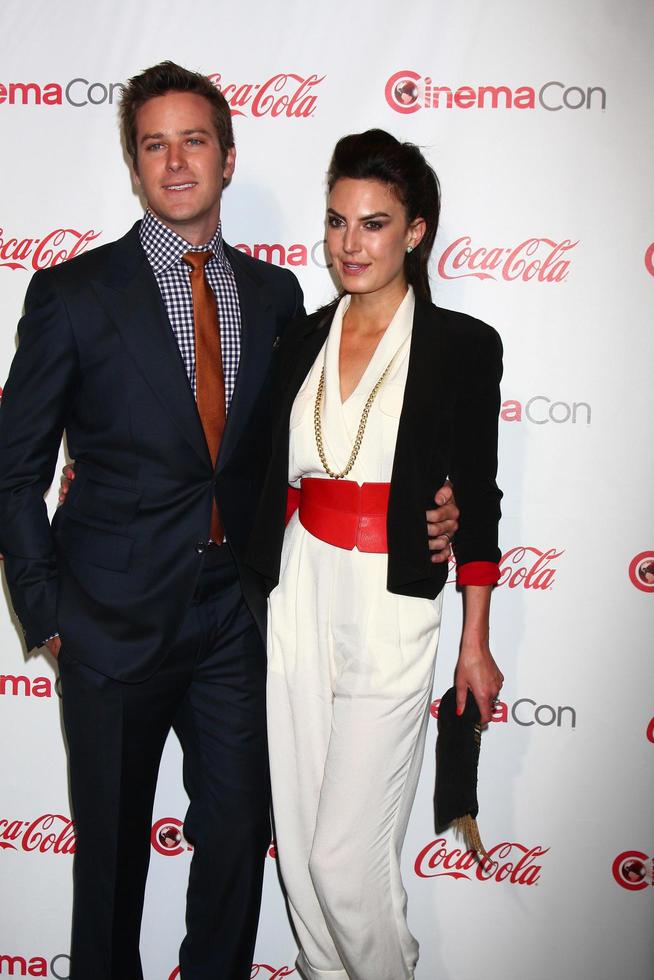 las vegas - 18 de abril - armie hammer, elizabeth Chambers in the cinemacon big scrren achievement awards sala de imprensa no caesars palace em 18 de abril de 2013 em las vegas, nv foto