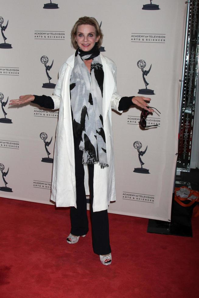 los angeles - 14 de junho - judith chapman chega à recepção dos indicados ao emmy awards diurno atas no sls hotel em beverly hills em 14 de junho de 2012 em los angeles, ca foto