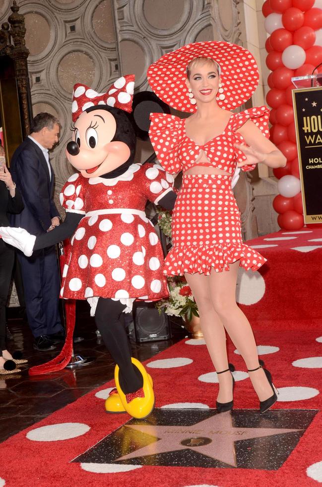 los angeles - 22 de janeiro minnie mouse, katy perry na cerimônia minnie mouse star na calçada da fama de hollywood em 22 de janeiro de 2018 em hollywood, ca foto