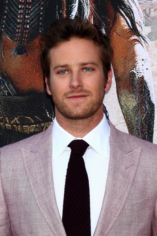 los angeles - 22 de junho - armie hammer na estreia mundial do lone ranger na aventura da disney s califórnia em 22 de junho de 2013 em anaheim, ca foto