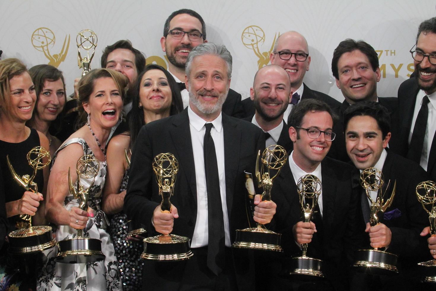 los angeles - 20 de setembro - jon stewart no primetime emmy awards sala de imprensa no microsoft theater em 20 de setembro de 2015 em los angeles, ca foto