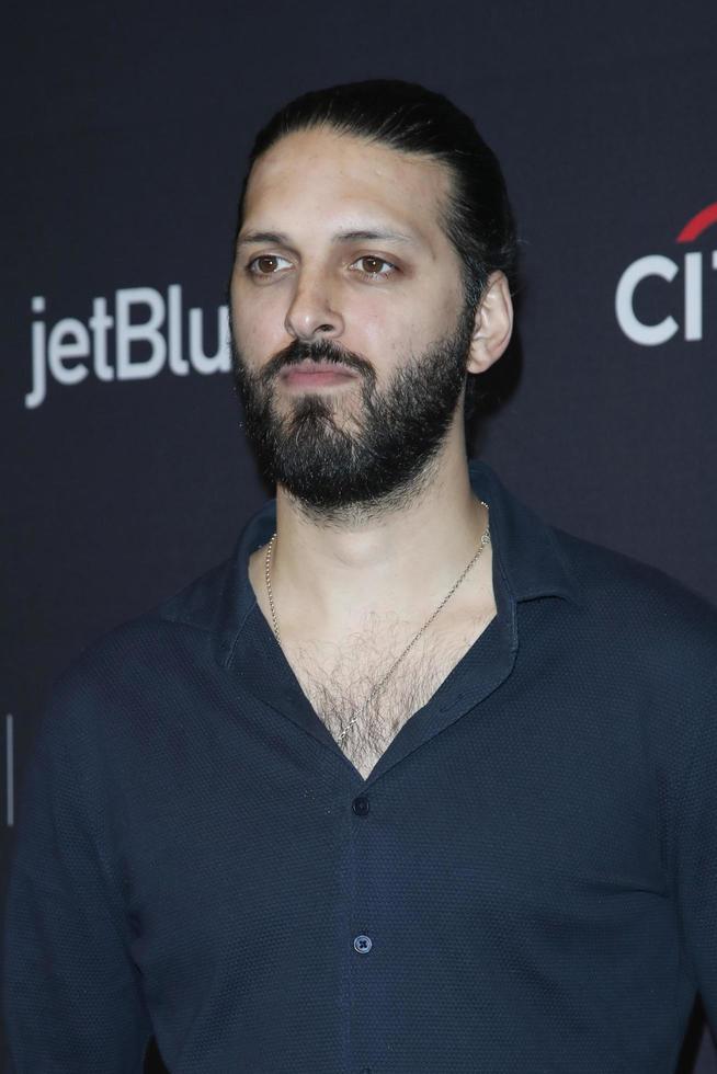 los angeles - 24 de março - shazad latif no paleyfest - star trek - discovery and the twilight zone event no dolby theatre em 24 de março de 2019 em los angeles, ca foto