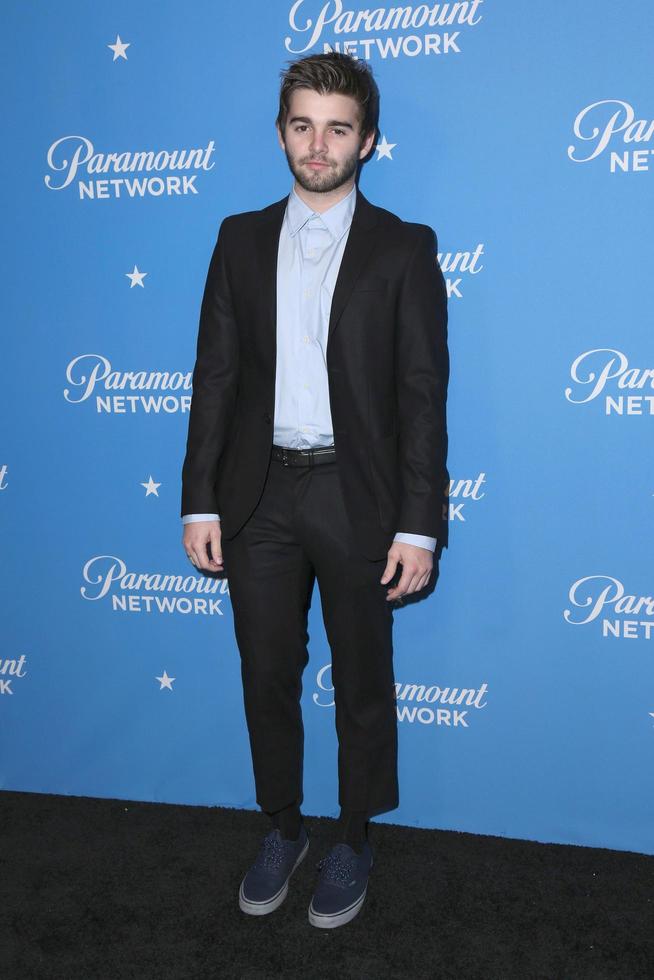 los angeles - 18 de janeiro jack griffo na festa de lançamento da rede paramount na torre do pôr do sol em 18 de janeiro de 2018 em west hollywood, ca foto