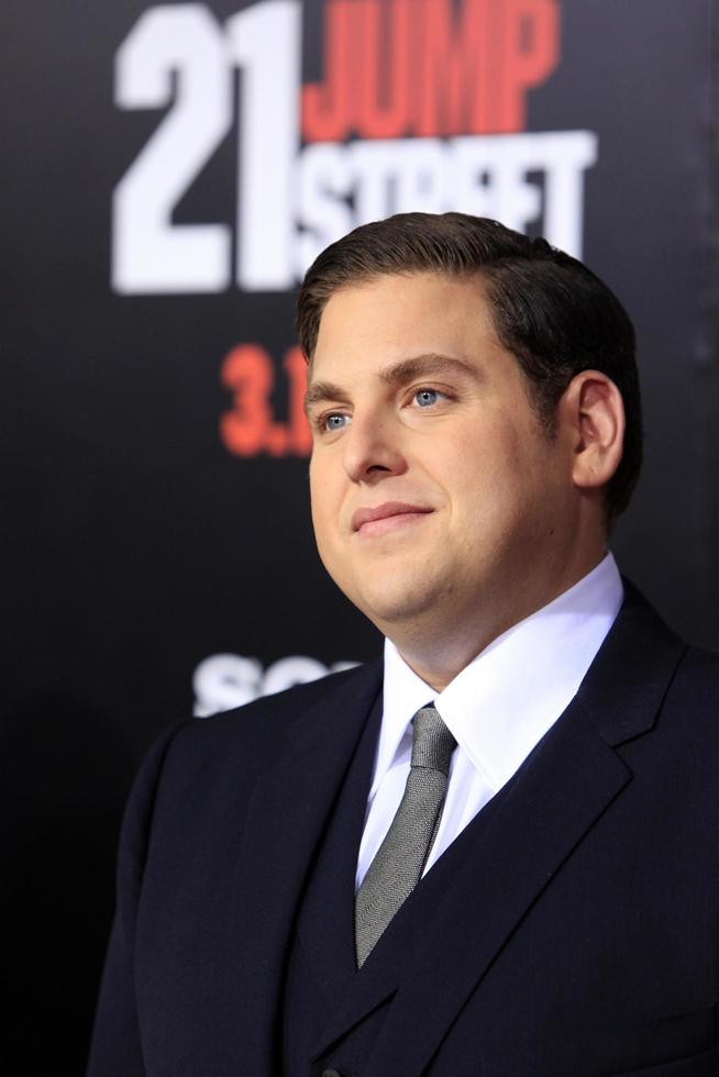 los angeles - 13 de março - jonah hill chega na estréia da rua 21 jump no graumans chinese em 13 de março de 2012 em los angeles, ca foto