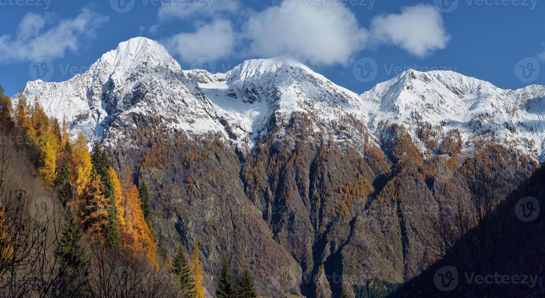 paisagem de outono nos Alpes foto