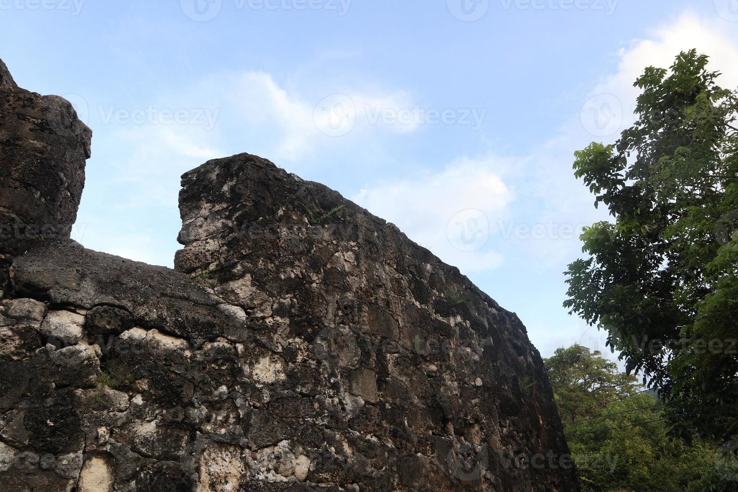 vista do forte de otanaha. o forte de otanaha é um local histórico que agora foi transformado em ponto turístico foto