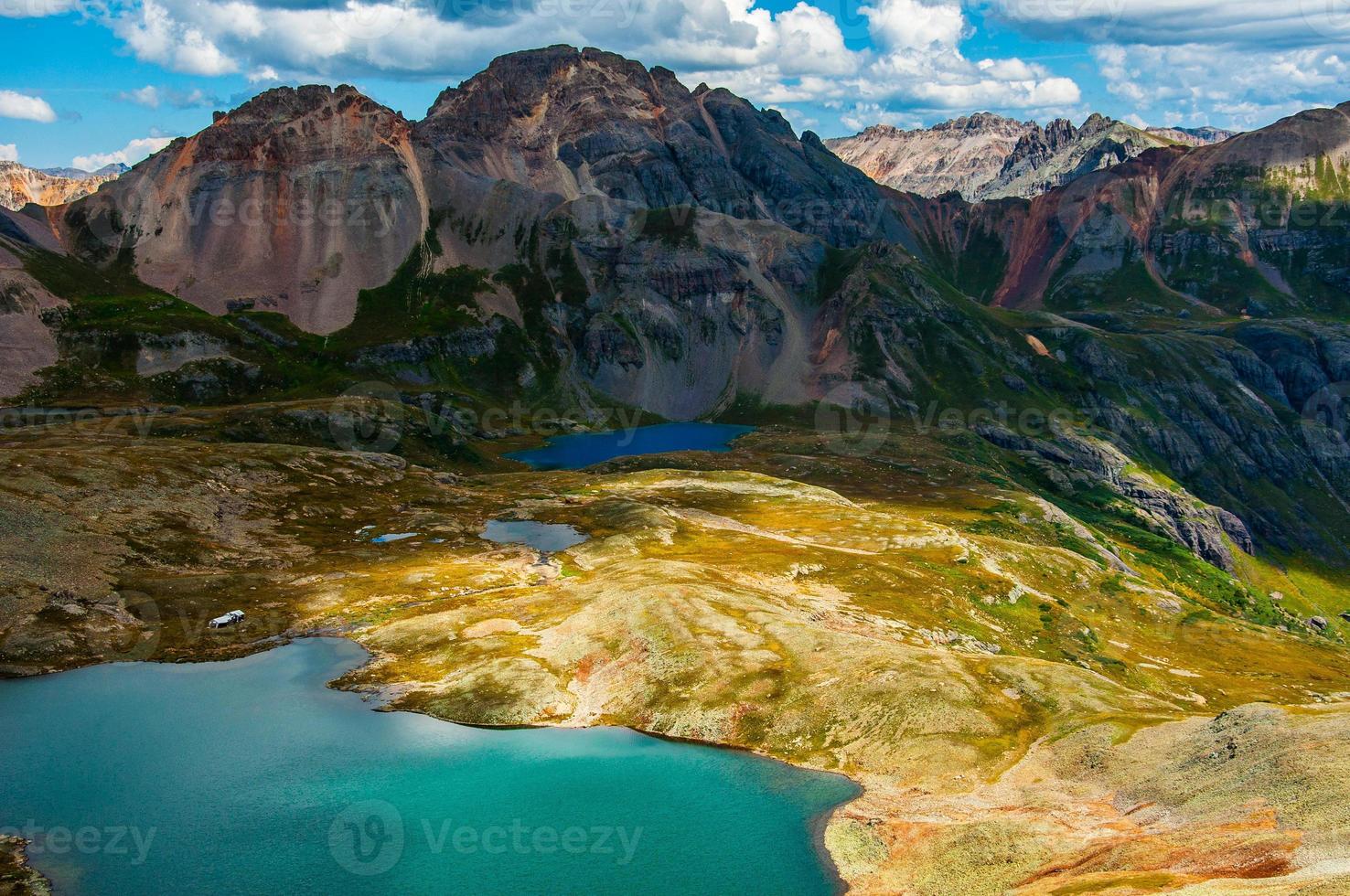 icônico cenário montanhoso da bacia do lago ice silverton colorado foto