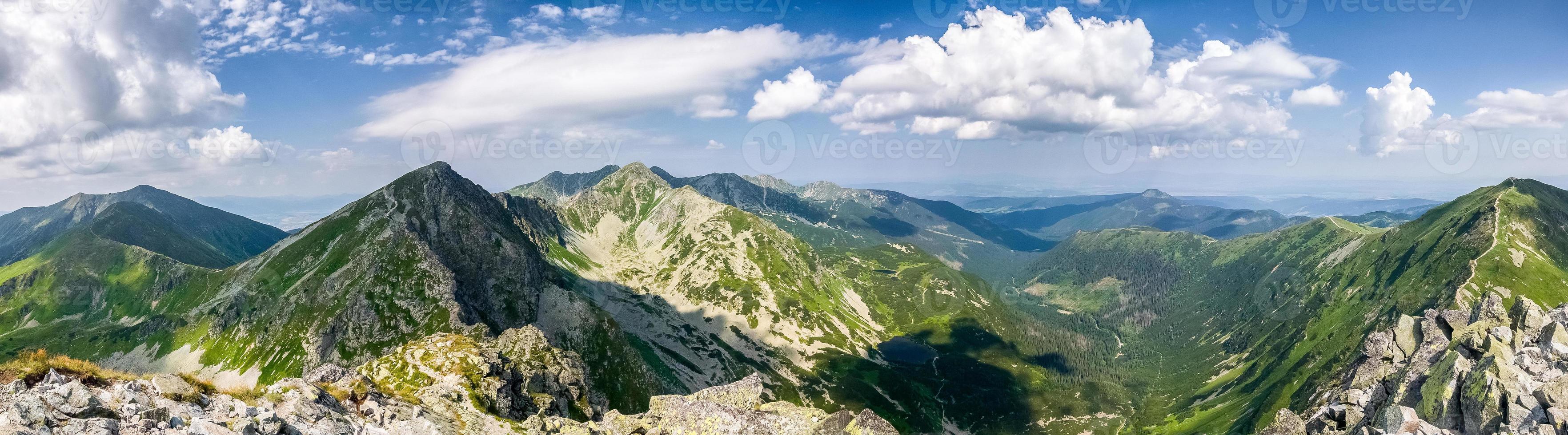 panorama do topo da montanha - tatras oeste, eslováquia foto