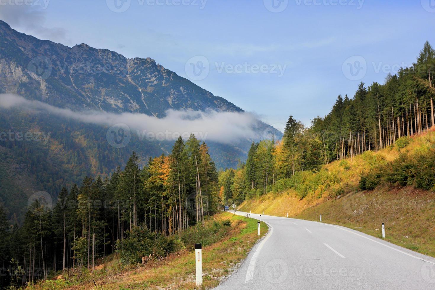 estrada nas montanhas foto