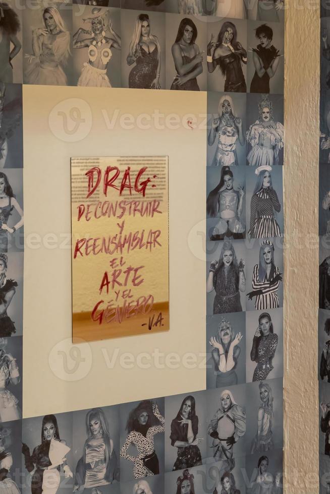 cartaz da cultura drag, direitos iguais no méxico, cultura lgbt problemas de visibilidade foto