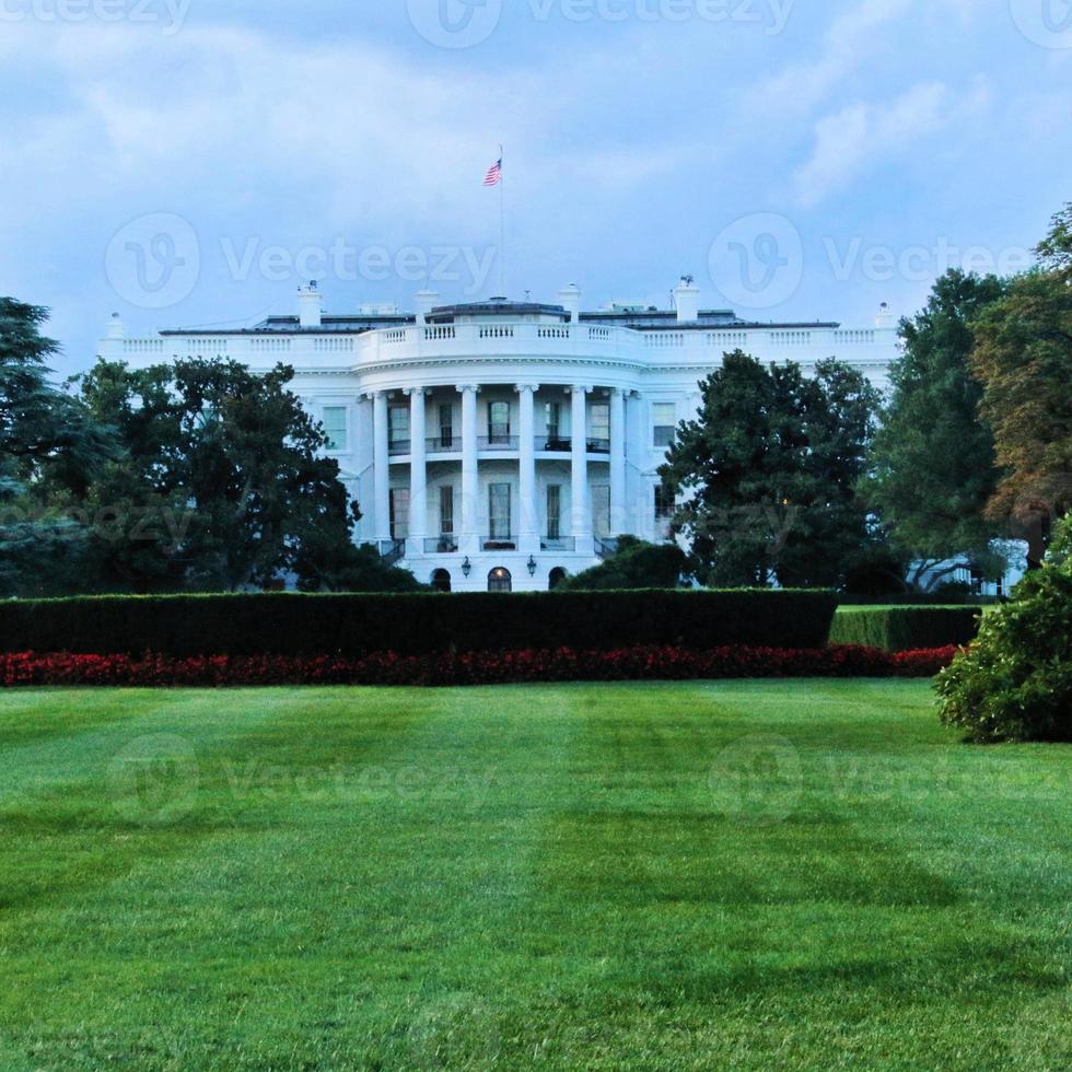 uma vista da casa branca em Washington foto