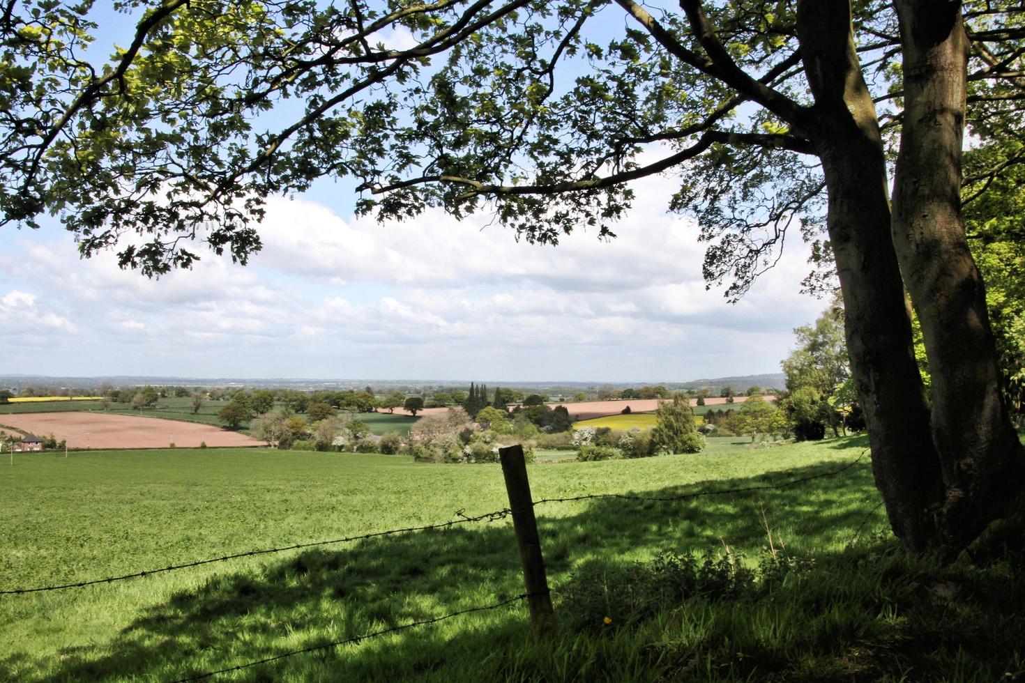 uma vista da zona rural de shropshire perto de grinshill foto