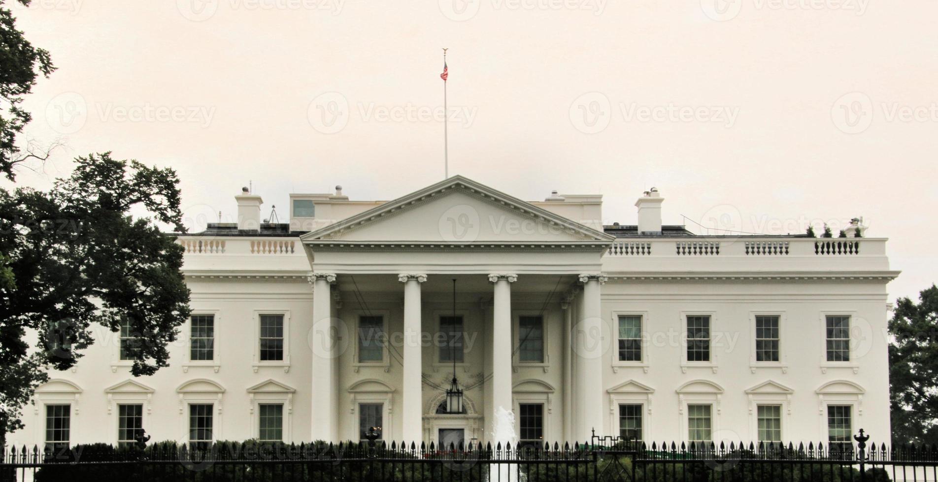 uma vista da casa branca em Washington foto