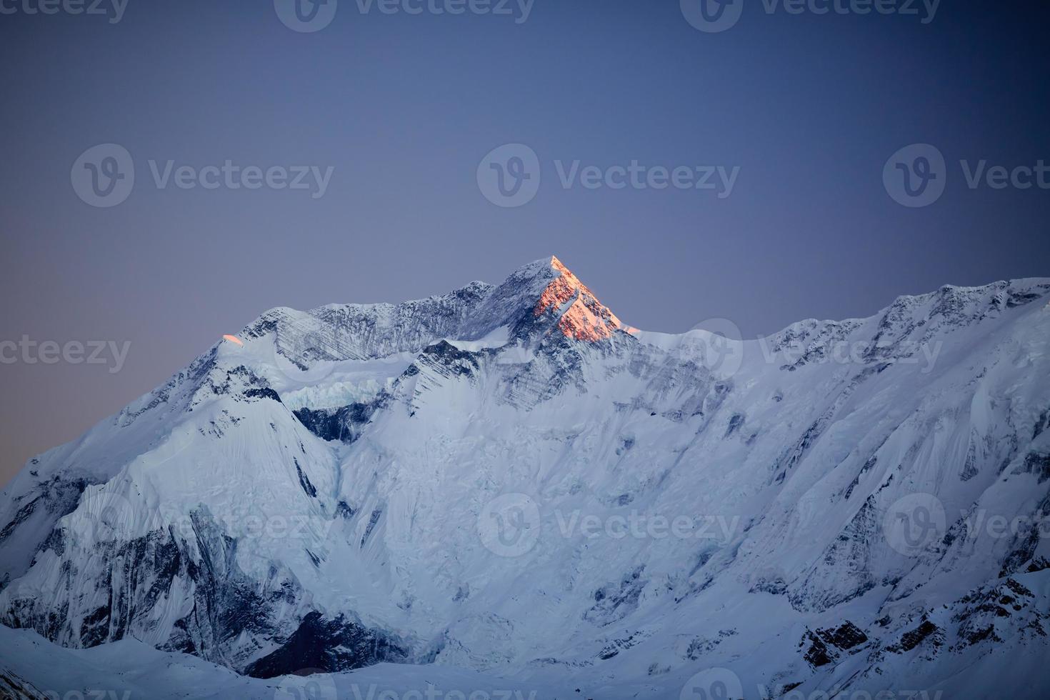 paisagem de montanha inspiradora, cordilheira de annapurna nepal foto