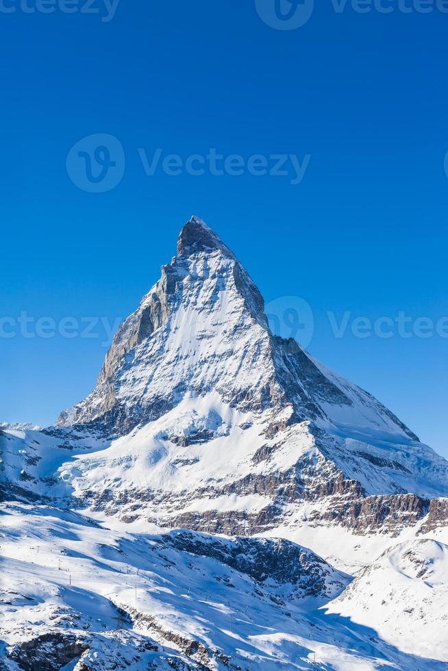 vista de Matterhorn em um dia ensolarado foto
