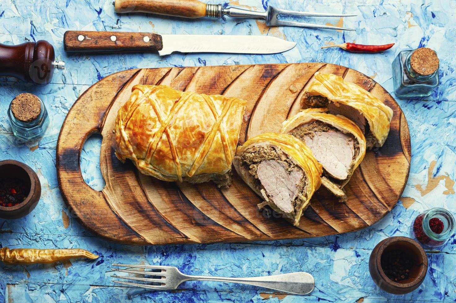 A carne de Wellington é um prato festivo de filé mignon. foto