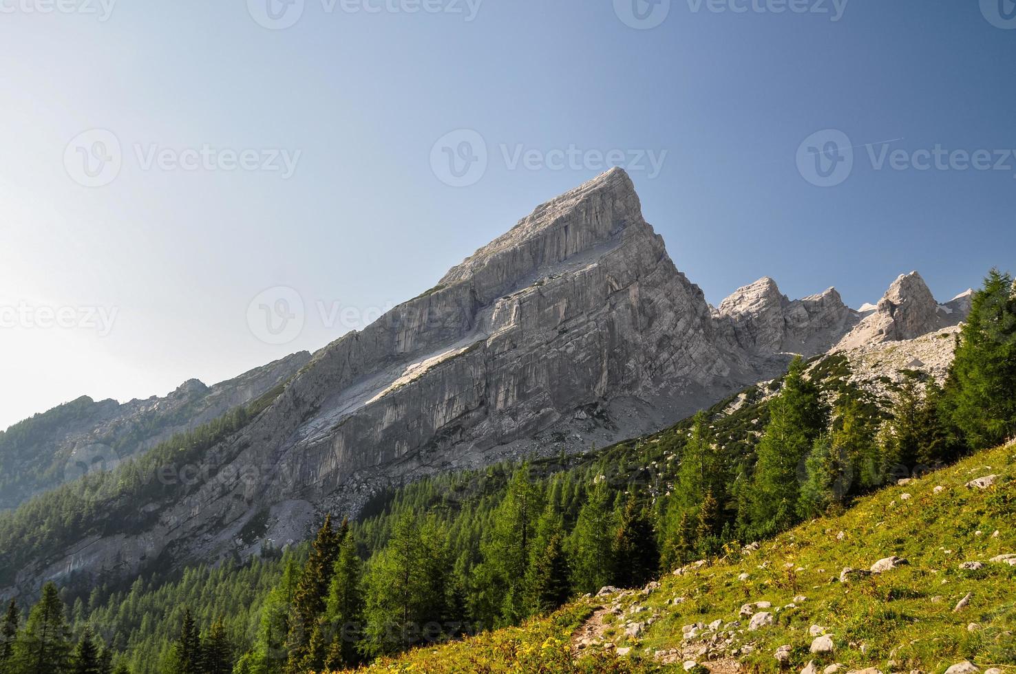 pequena montanha Watzmann nos Alpes da Baviera - Alemanha foto