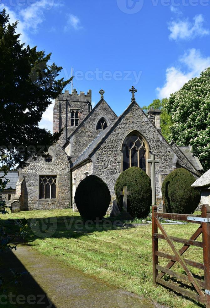 paróquia de pedra em uma pequena vila inglesa foto