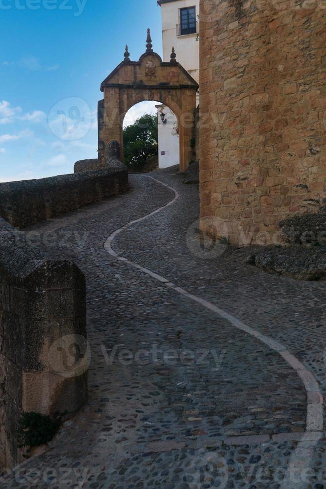 portão ou arco de felipe v ronda, málaga antiga entrada da cidade foto