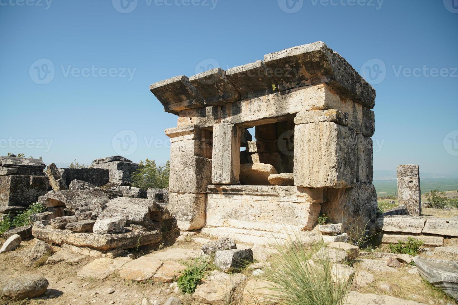 túmulo na cidade antiga de hierapolis, pamukkale, denizli, turkiye foto