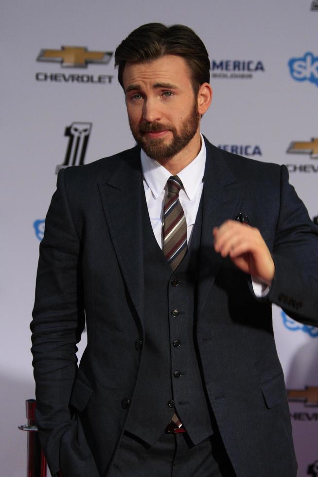 los angeles, 13 de março - chris evans no capitão américa - o soldado de inverno la estréia no teatro el capitan em 13 de março de 2014 em los angeles, ca foto