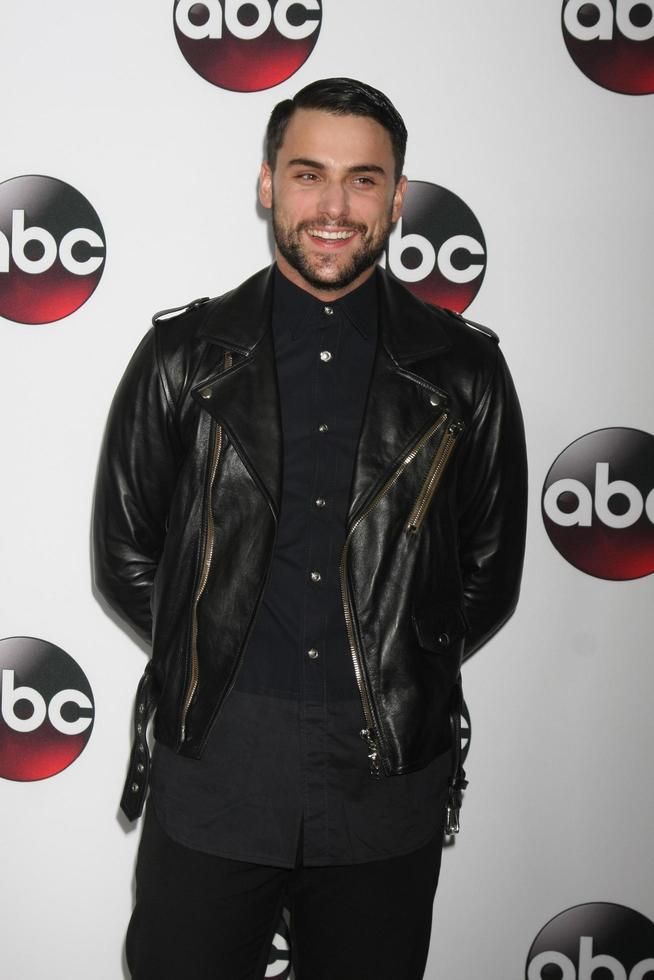 vlos angeles, 9 de janeiro - jack falahee na festa disney abc tv 2016 tca no hotel langham huntington em 9 de janeiro de 2016 em pasadena, ca foto