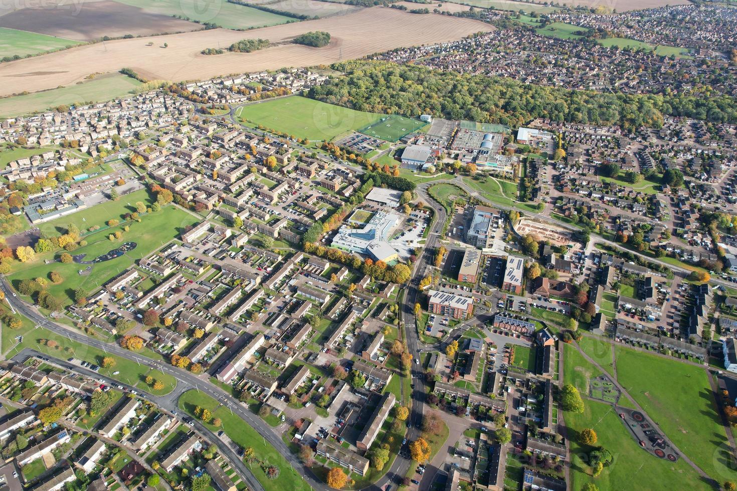 linda vista aérea da cidade britânica, imagens de alto ângulo do drone foto