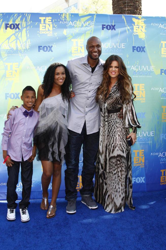 los angeles, 7 de agosto - khloe kardashian lamar odom chegando ao teen choice awards de 2011 no anfiteatro gibson em 7 de agosto de 2011 em los angeles, ca foto