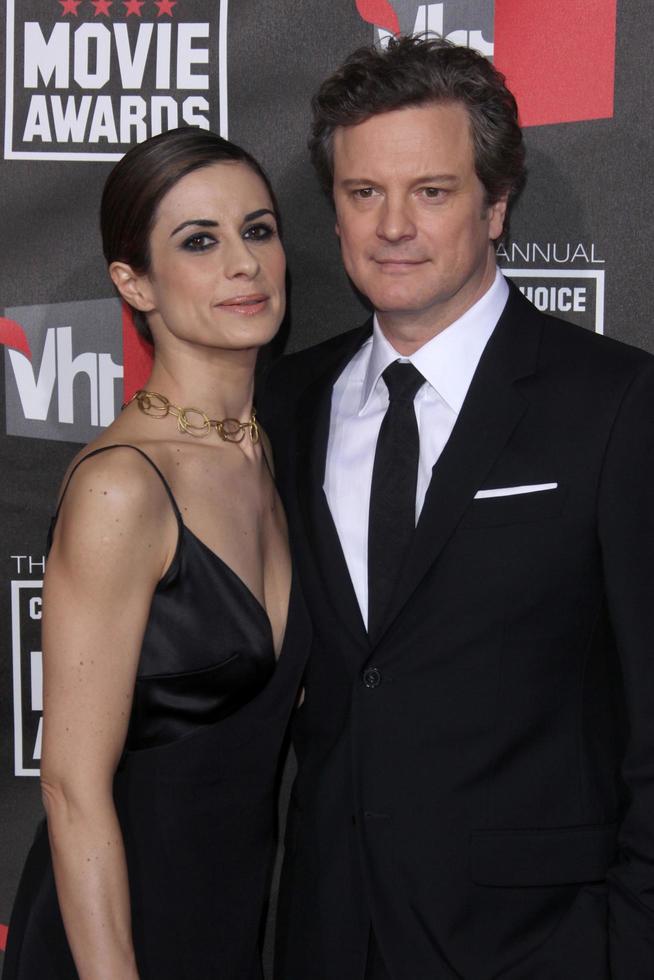 los angeles, 14 de janeiro - livia giuggioli colin firth chega ao 16º prêmio anual de filmes de escolha da crítica no hollywood palladium em 14 de janeiro de 2011 em los angeles, ca foto