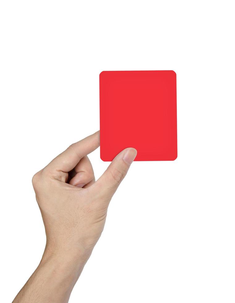 mão segurando um cartão vermelho isolado no fundo branco foto