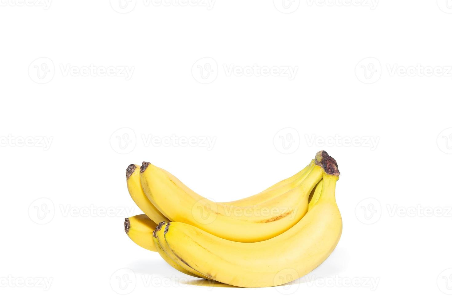 cacho de bananas isolado no traçado de recorte de fundo branco foto