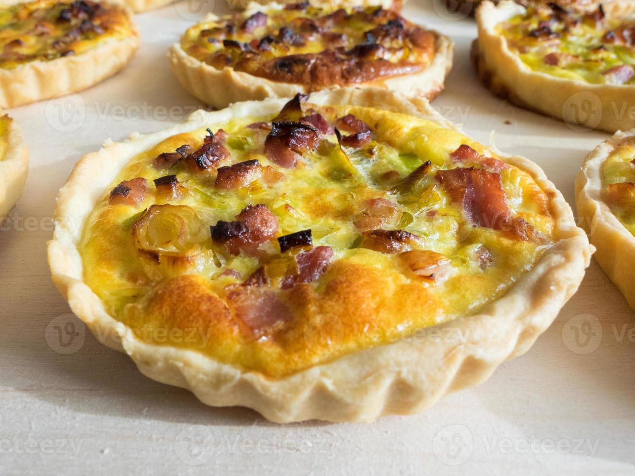 detalhe de quiche lorraine, receita tradicional francesa foto