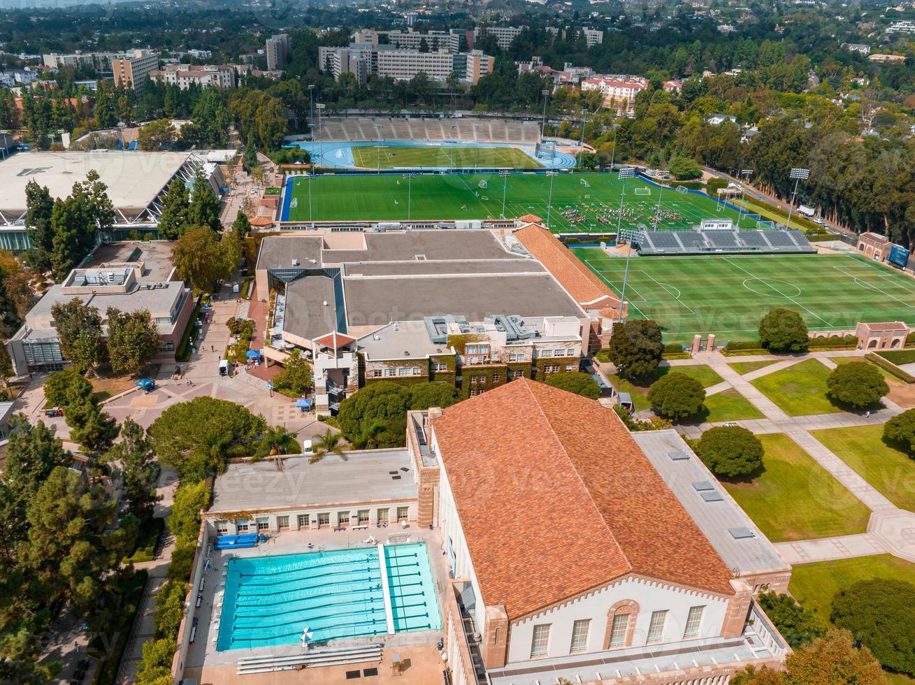 vista aérea do estádio de futebol da universidade da califórnia, los angeles foto