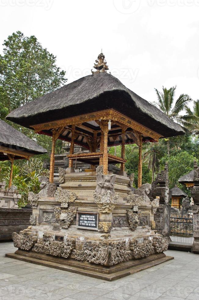 templo de tirtha empul em bali, indonésia foto