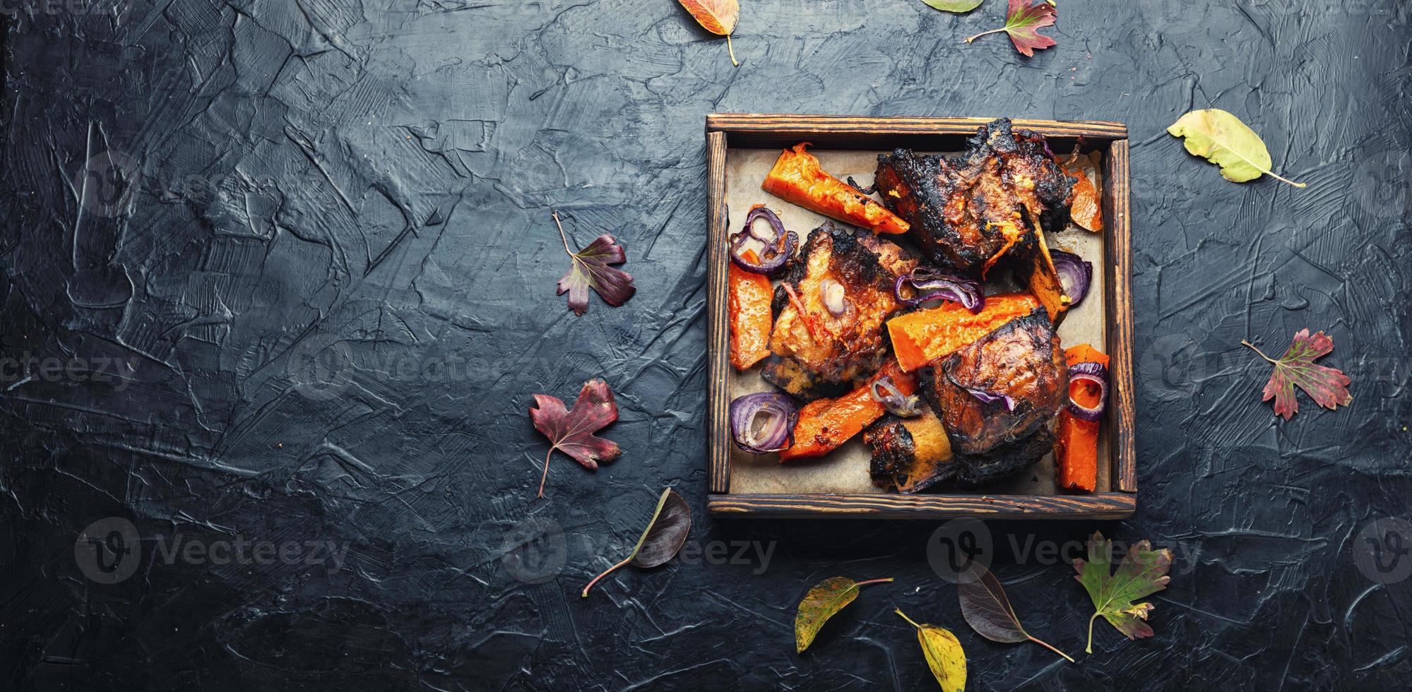 costelas de churrasco com abóbora foto