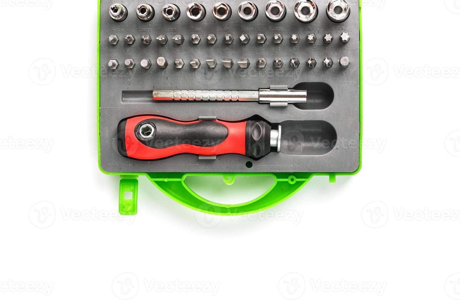 caixa de ferramentas com acessórios e bits de diferentes formas e tamanhos. isolar, espaço livre. foto
