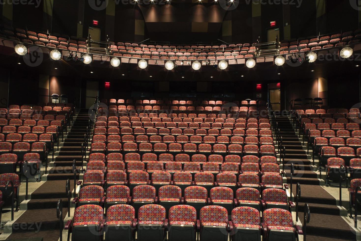 assentos vazios no teatro foto
