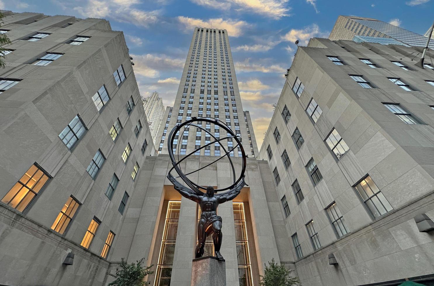nyc, 2022 - vista da estátua do atlas foto
