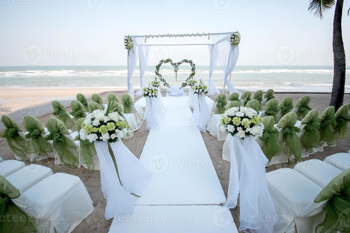 decoração de flores de casamento em formato de coração foto