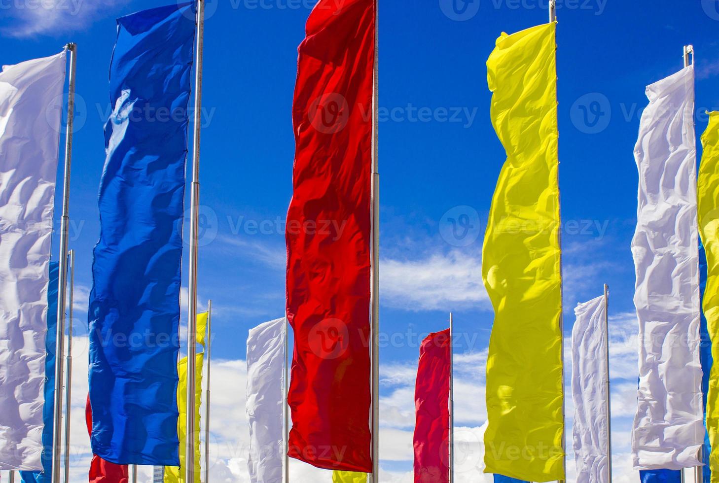 bandeiras coloridas foto