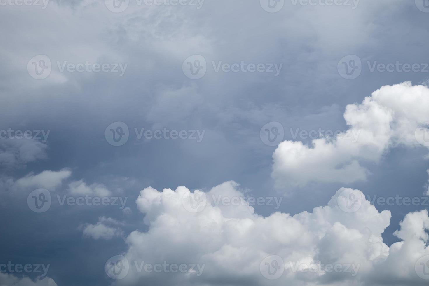 nuvens chuvosas foto
