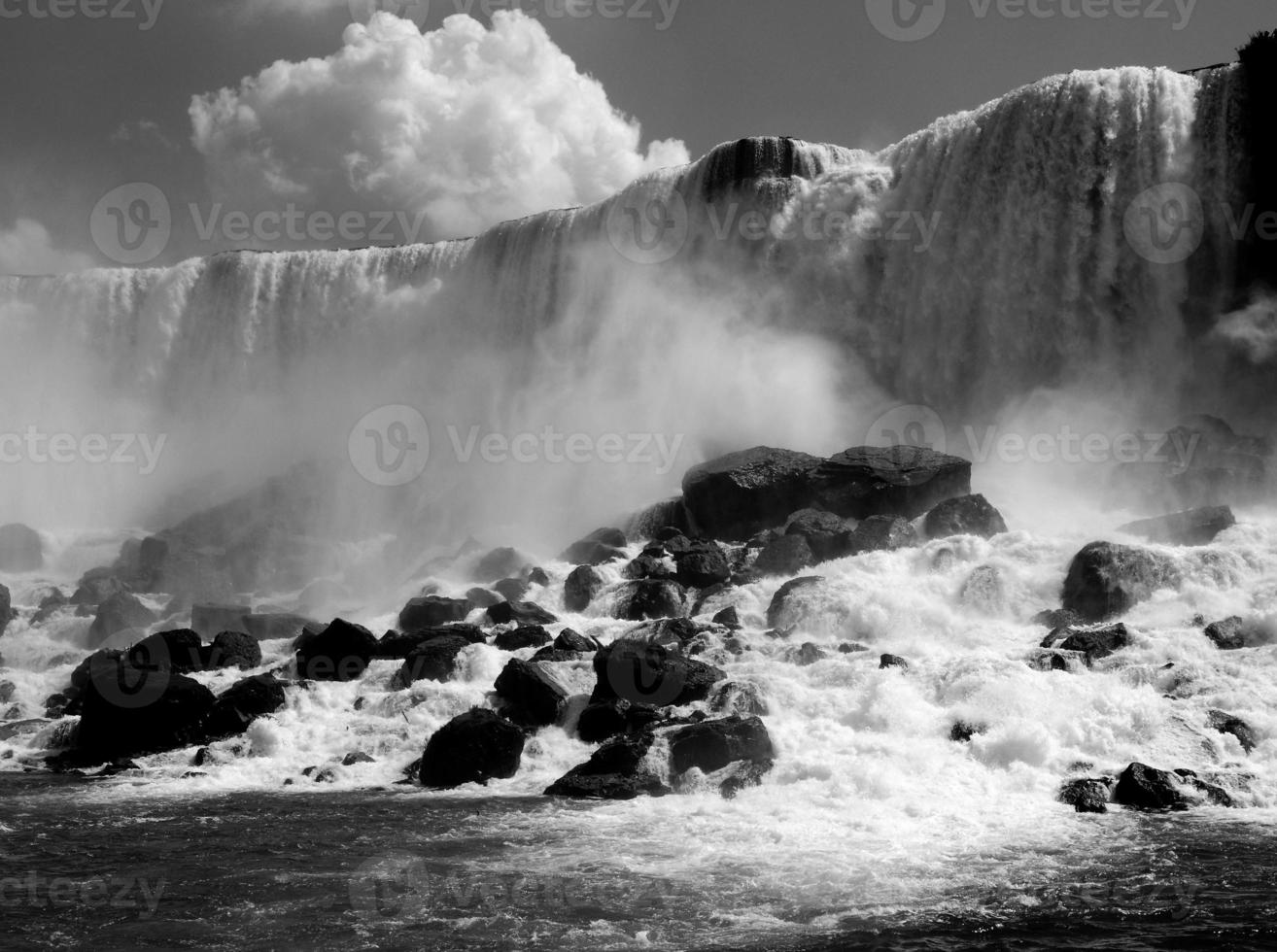 Cataratas do Niágara, no Canadá, em preto e branco foto