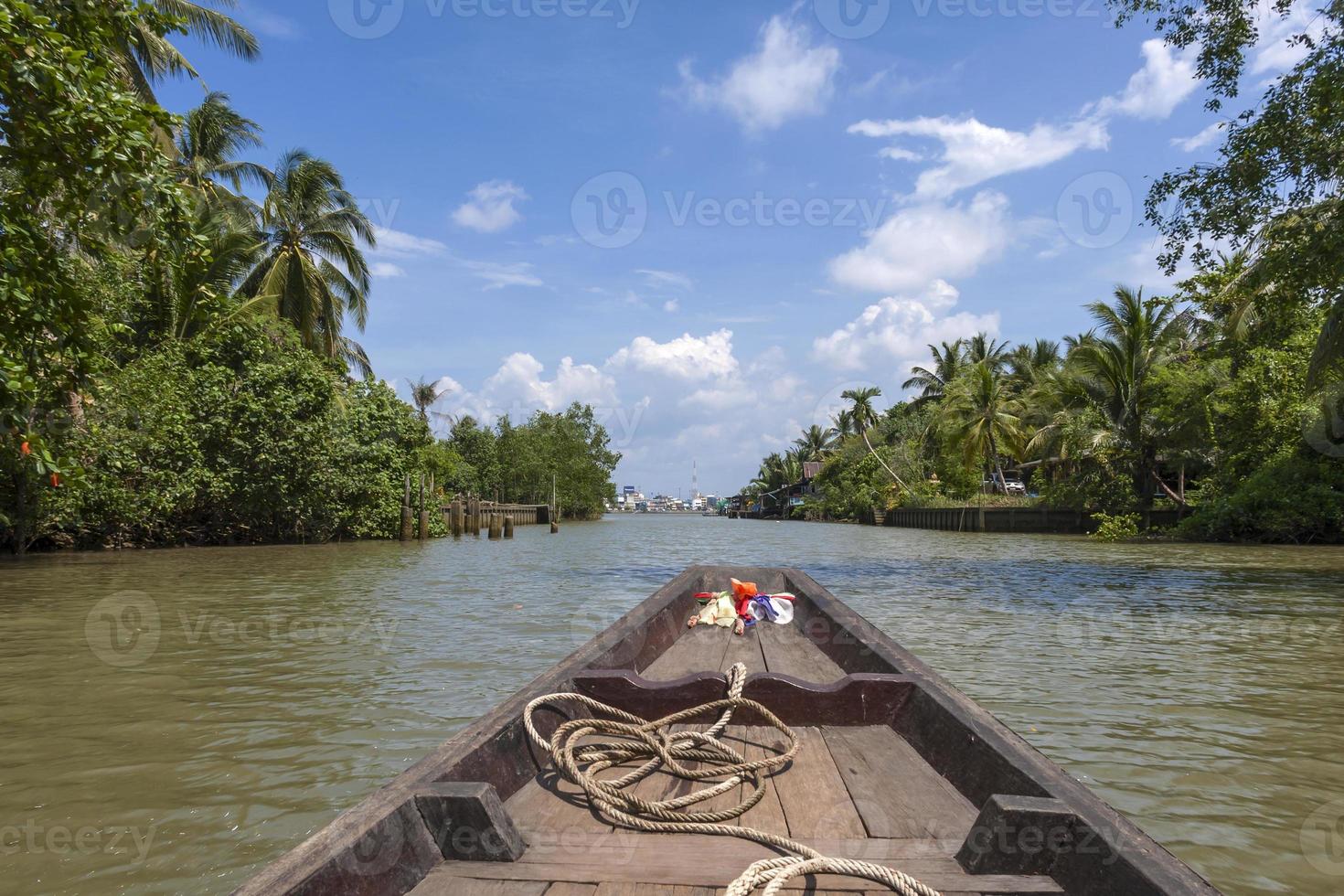 passeio de barco na tailândia foto