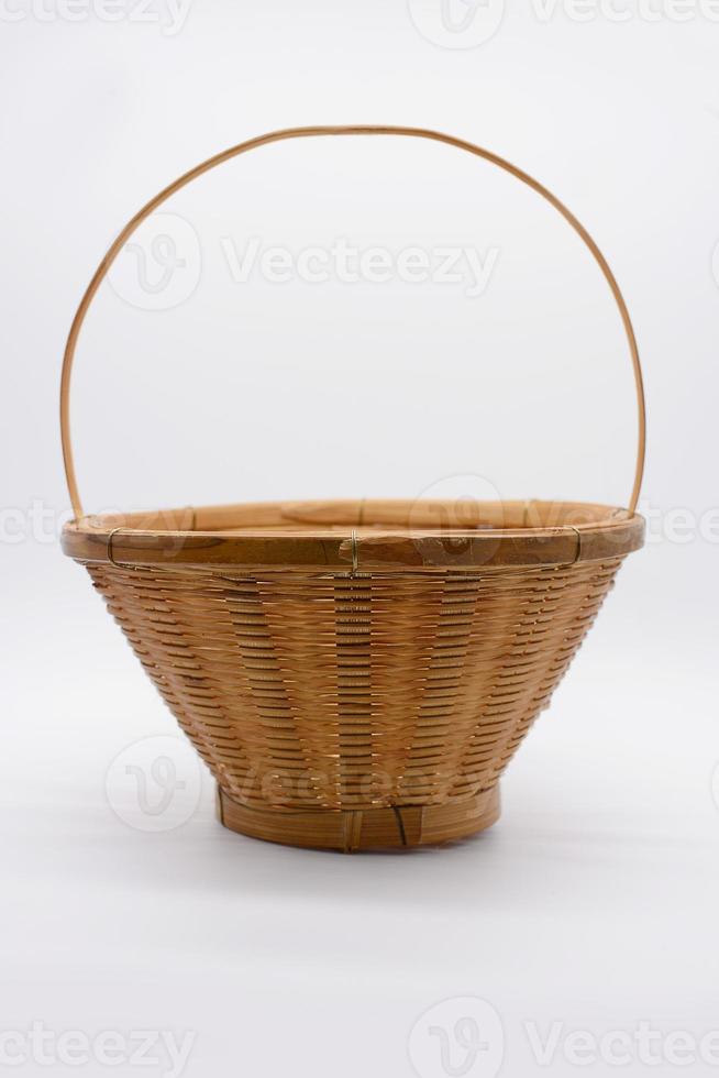 cesta de vime em branco foto